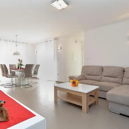 House Betiga 1771 * 巴尔巴里加